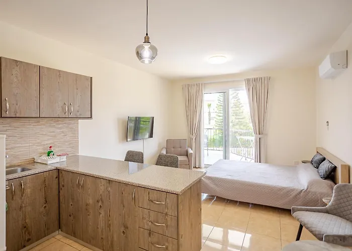 Danaos Seaside 104 With Pool In Tourist Area Apartmán Paphos