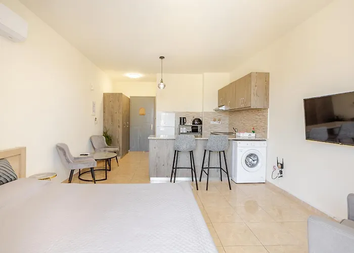 Danaos Seaside 104 With Pool In Tourist Area *